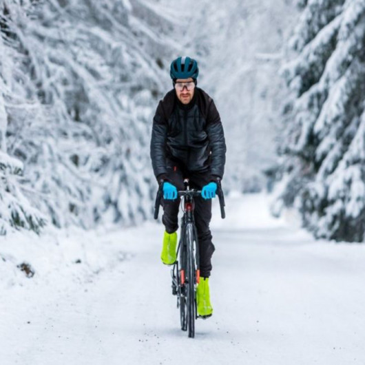 W co się ubrać na rower zimą? Najważniejsze elementy
